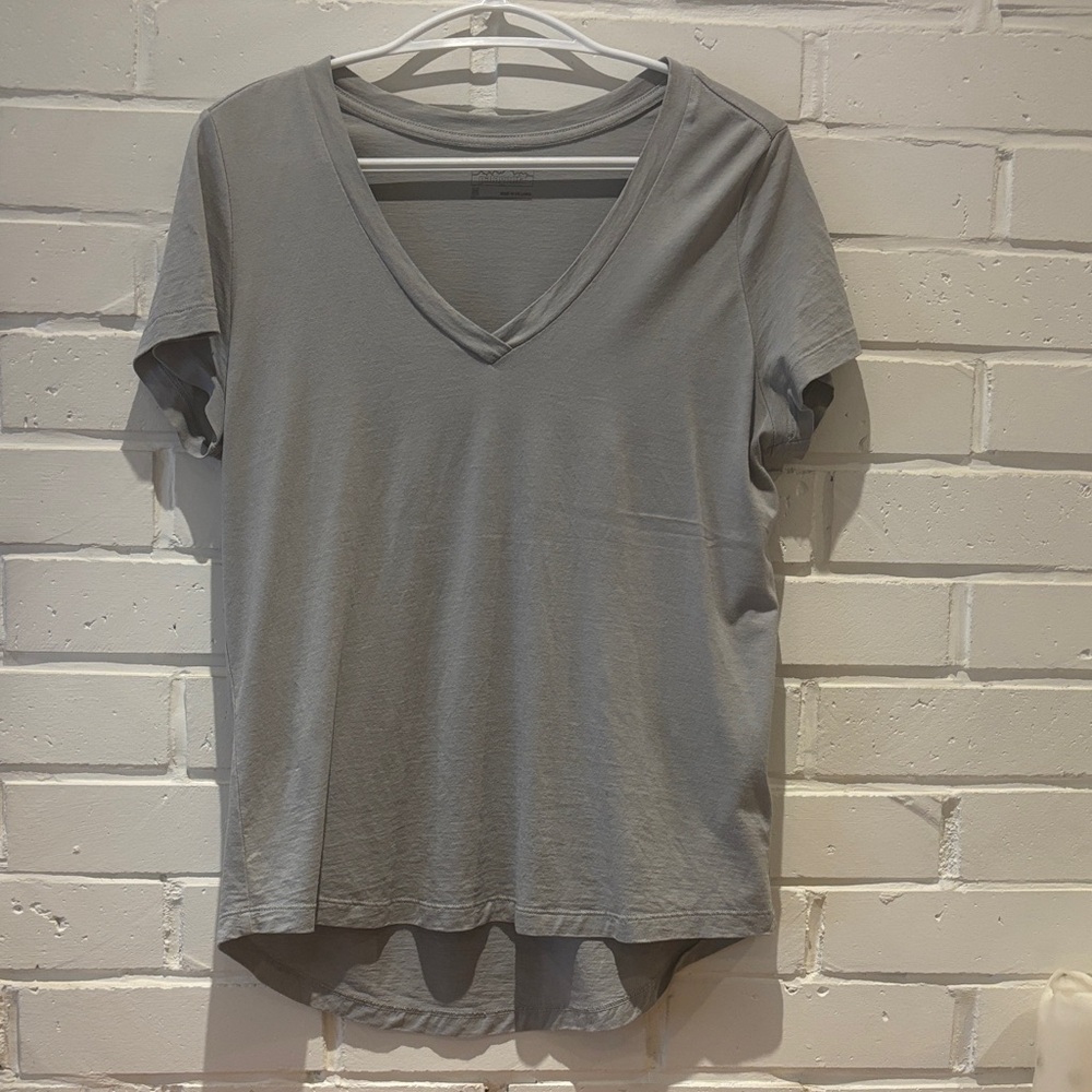 Patagonia Gray V-Neck Short Sleeve Tee